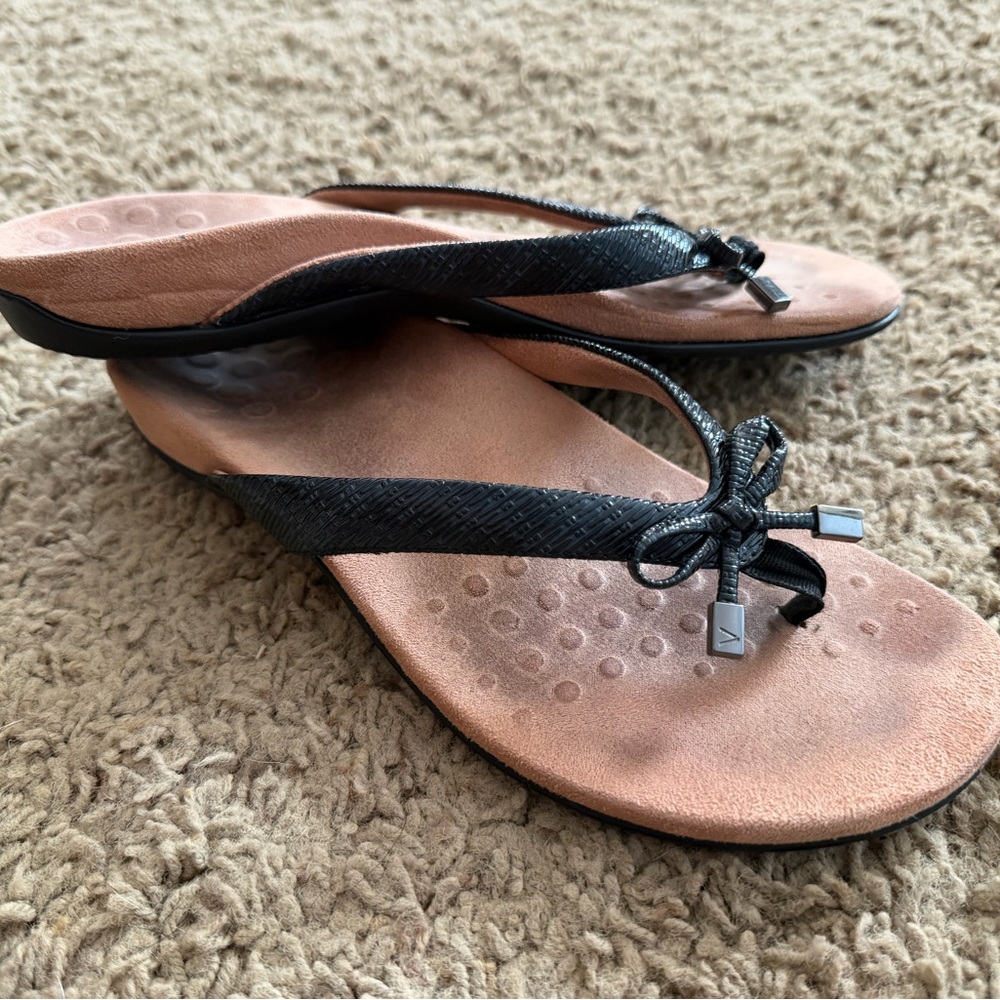 Vionic sandals with bow accent 8